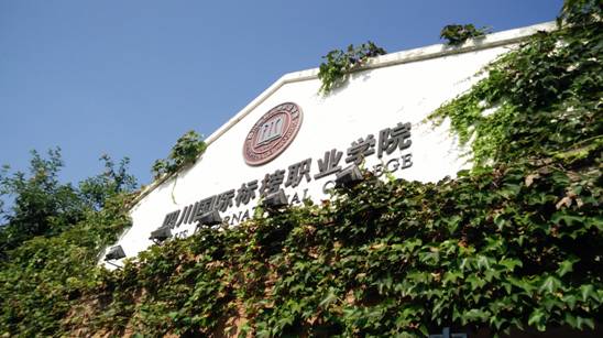 /Volumes/闫郝悦18855571721/成都采风照片/未命名文件夹/魔法电子游戏机
刘文妍.jpg